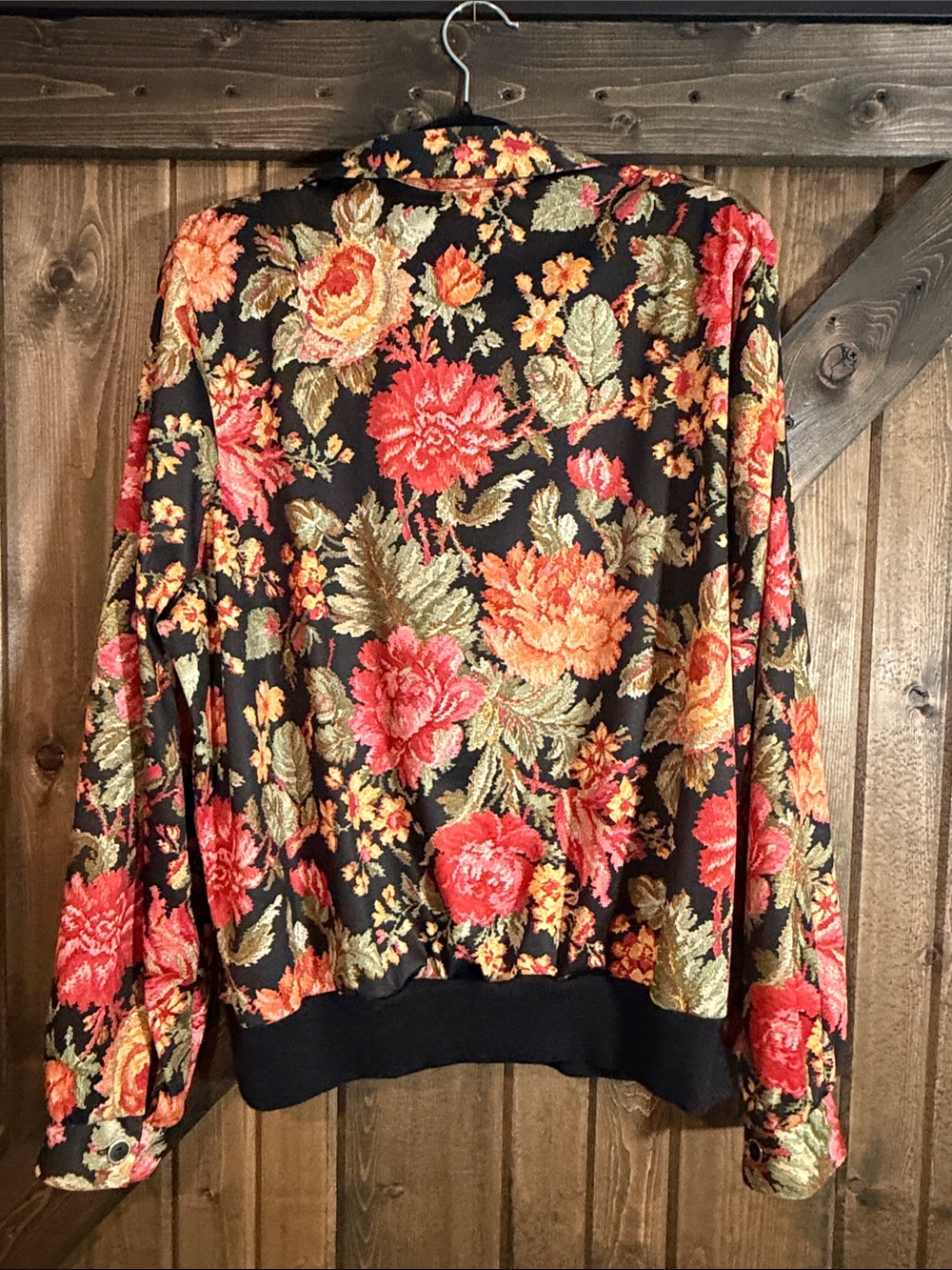 VINTAGE Floral Collared Button-Down Top in Black and Rose - Picture 6 of 6